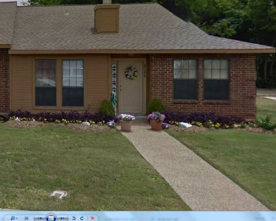 Primary Photo - 1445 Lake Crest Ln