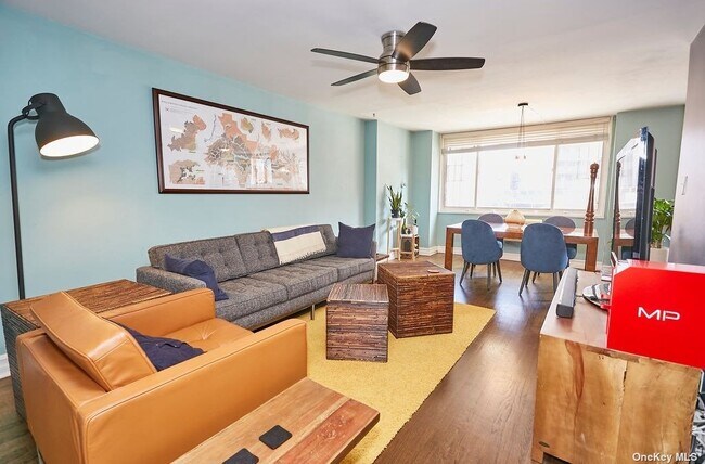 Foto del edificio - 118-17 Union Tpke Un