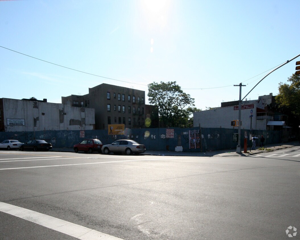 Primary Photo - 1198 E New York Ave