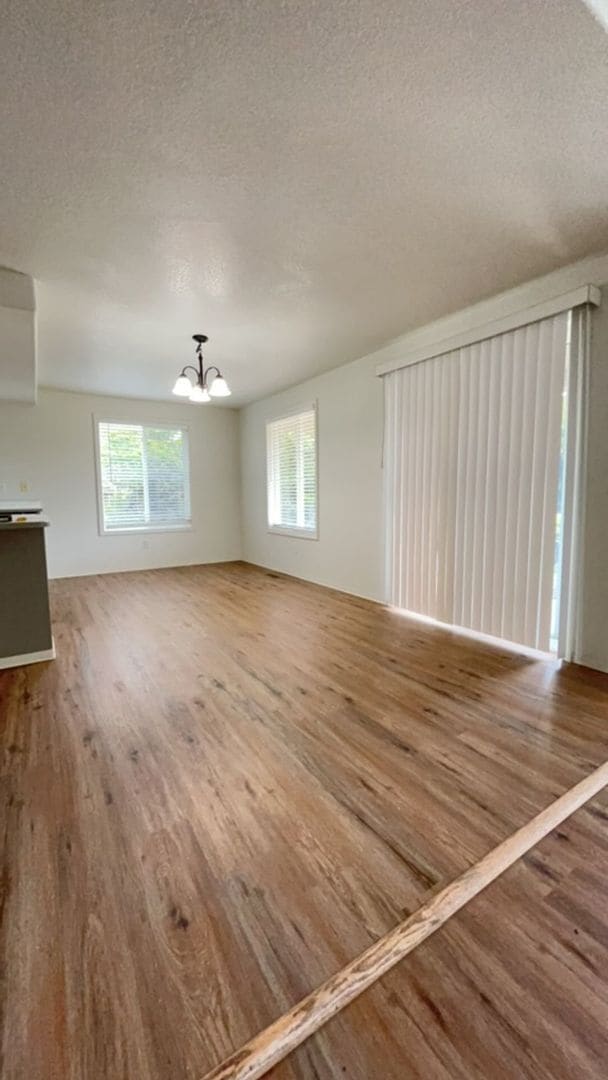 Foto del edificio - 3 Bedroom 2 Bath Home with a 2 Car Attache...