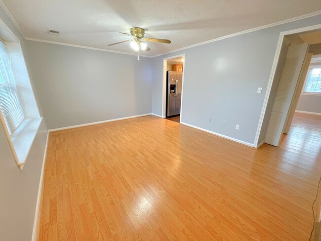 Building Photo - Newly Renovated 3 Bed 2.5 Bath Townhome With A Fenced Yard In Bannerwood Community
