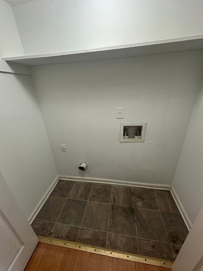 Foto del edificio - 847 Burns Walk Ct NW