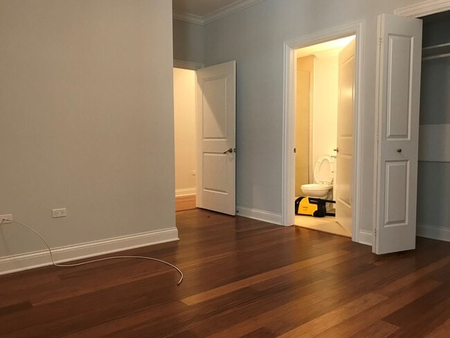 Building Photo - 1609 W Warren Blvd