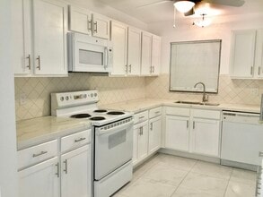 Building Photo - 15623 SE 92nd Ct