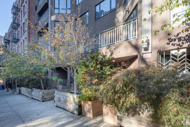 Entrada - 523-525 W 133rd St