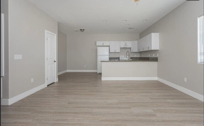 Foto del edificio - 1741 S Dandelion St