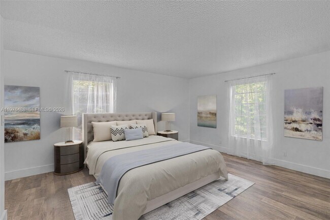 Foto del edificio - 555 NE 123rd St