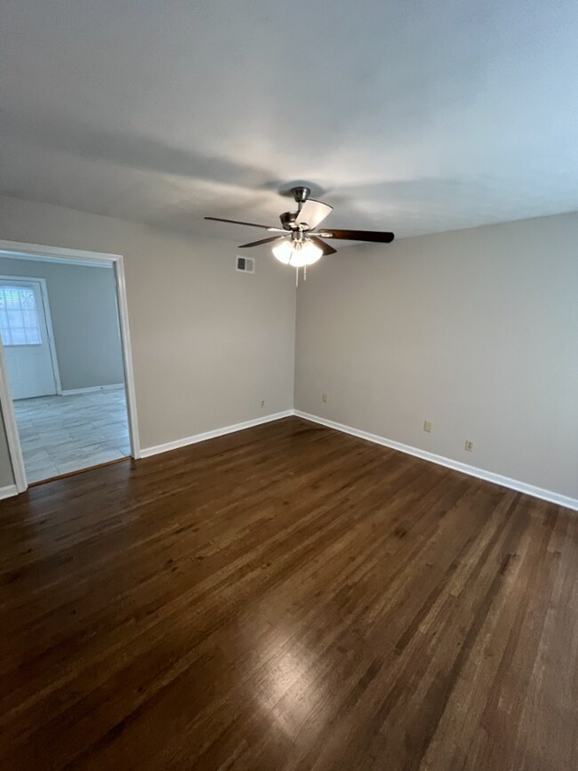 Foto del edificio - 300 Summerwood Ave