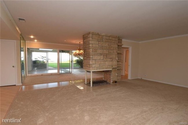Foto del edificio - 321 Rocky Point Rd