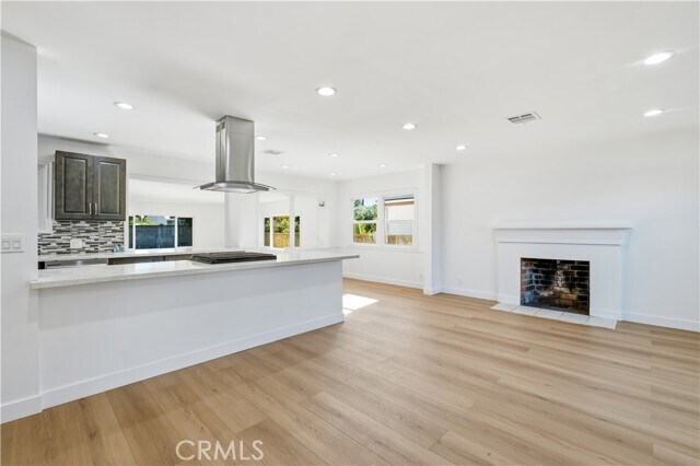 Foto del edificio - 7112 Teesdale Ave