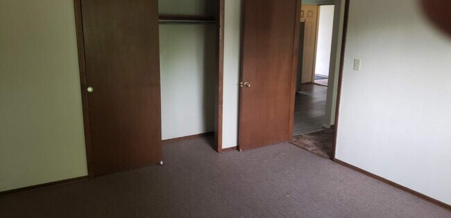 Foto del edificio - 306 E Johnson St