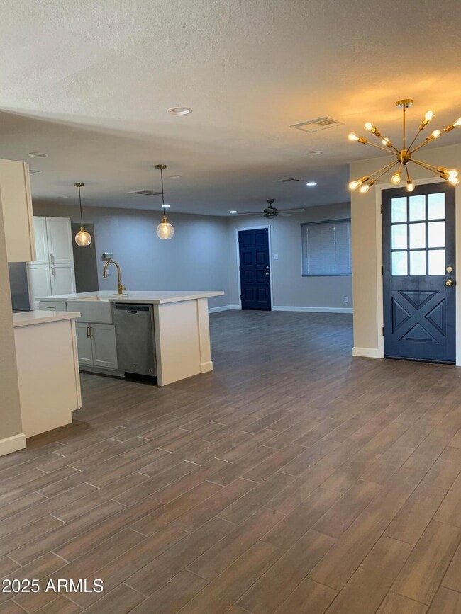 Building Photo - 6943 E Loma Land Dr