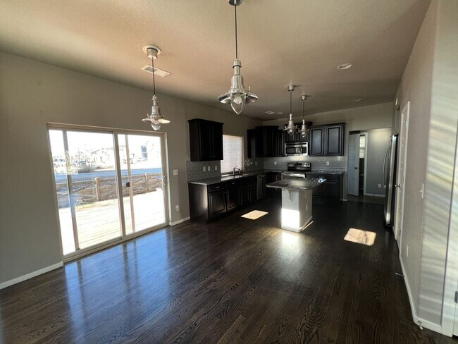 Foto del edificio - Stunning 3 Bed 3bath home in Banning Lewis...