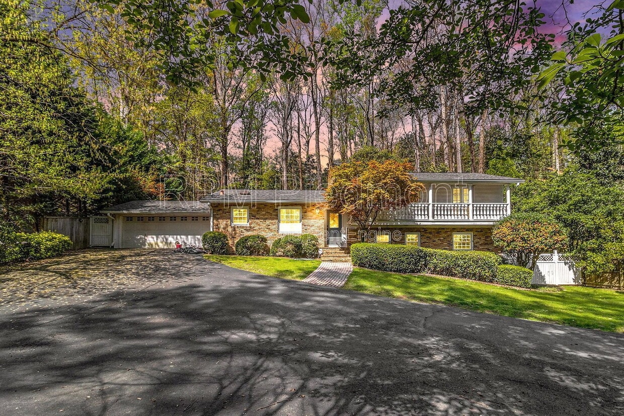 Photo - 2570 Northside Drive Northwest