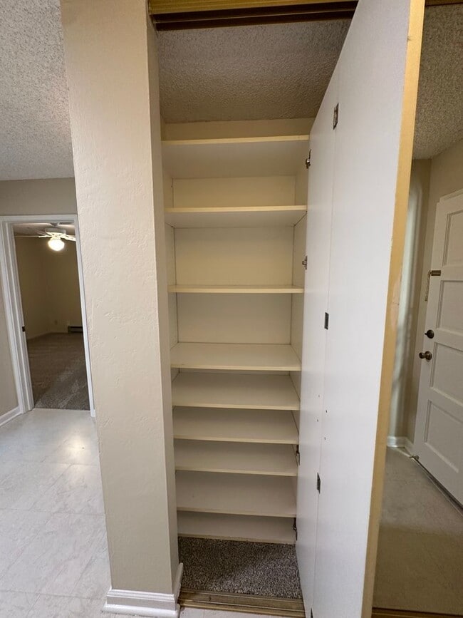 Building Photo - 2 bedroom, 1 bath condo in Mountain View