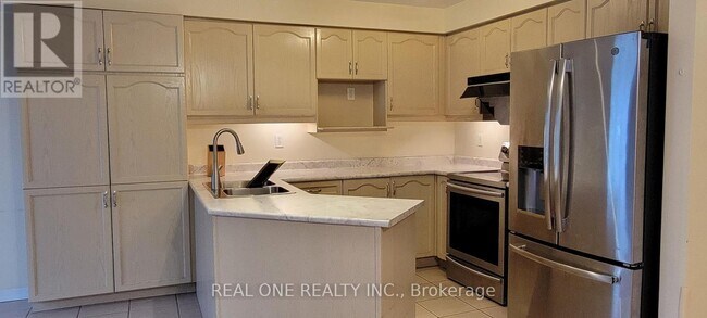 Building Photo - 749 Bur Oak Ave