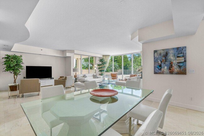 Foto del edificio - 3720 S Ocean Blvd