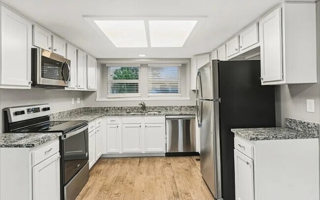 Foto del edificio - 10541 Cherry St