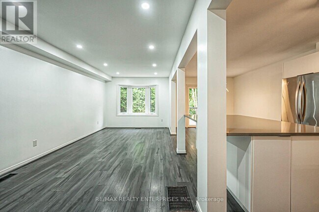 Building Photo - 1033 Ibar Way