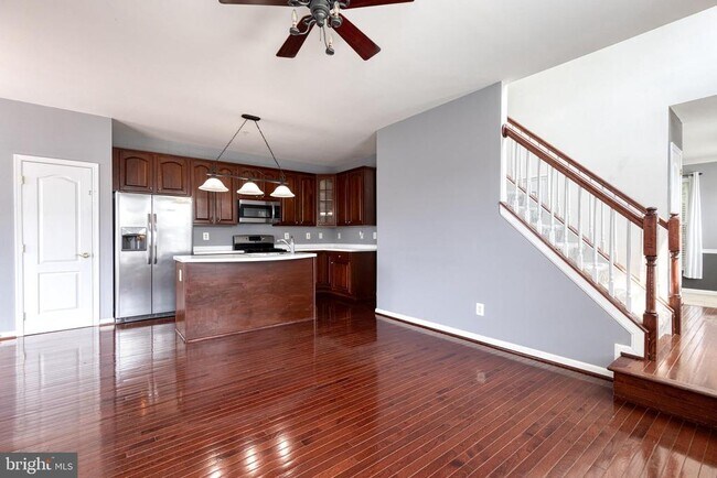 Building Photo - 1942 Glenroths Dr