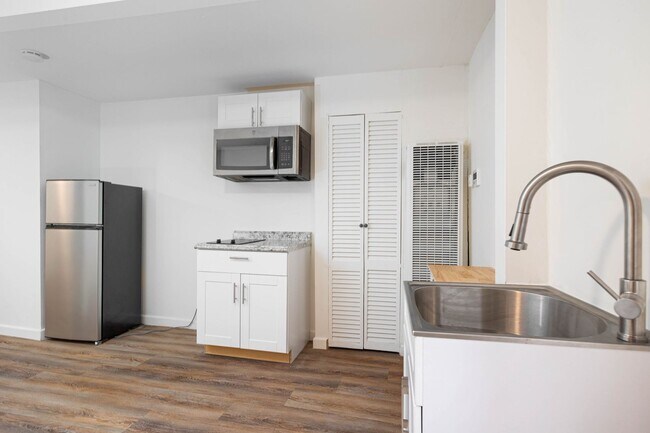 Foto del edificio - Beautiful renovated studio now available in San Diego!