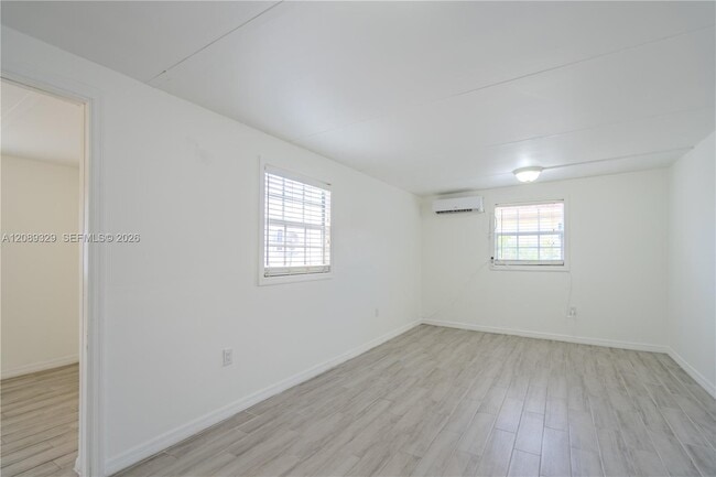 Building Photo - 27 SW 55th Avenue Rd