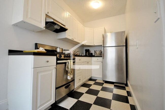 Nicely renovated 1 bed near the Green Line in Allston. - Nicely renovated 1 bed near the Green Line in Allston. House
