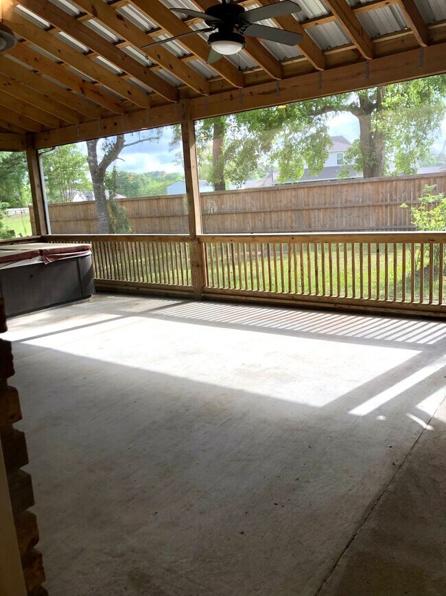 Building Photo - 6404 Shore Drive, Ocean Springs, MS 39564