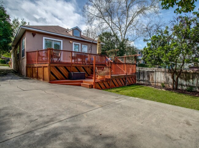 Charming Alamo Heights Cottage House for Rent in San