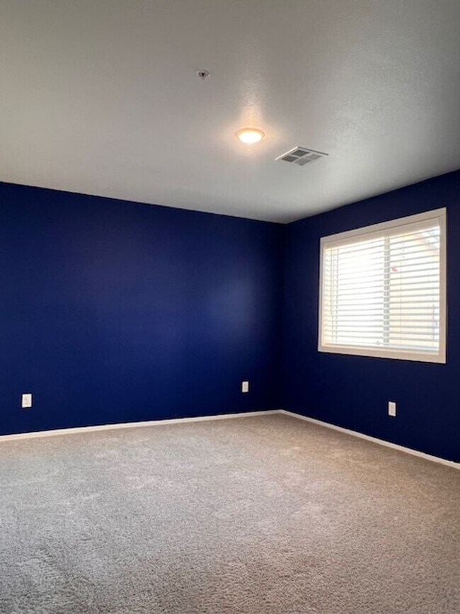 Foto del edificio - MOVE-IN READY DESERT SKY TOWNHOME
