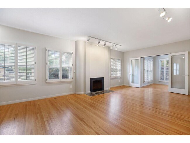 Foto del edificio - 3721 Upton Ave S