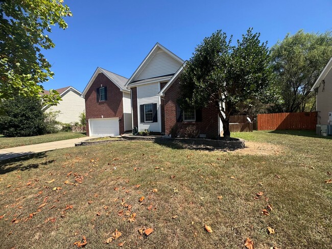 Building Photo - Single Family Home in Clarksville!