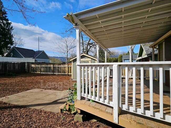 Building Photo - 5800 N Princeton St