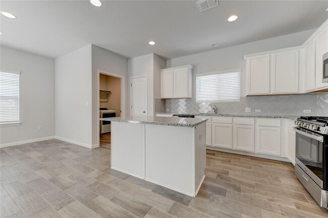 Foto del edificio - 10716 Timber Brook Pass