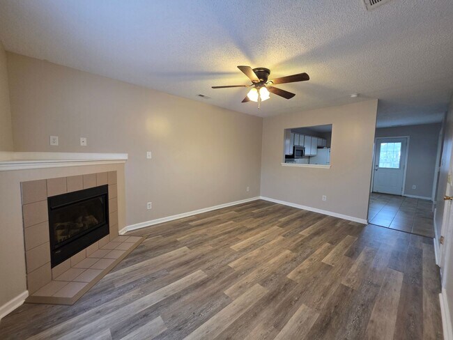 Foto del edificio - Modern Townhome Living in Jacksonville