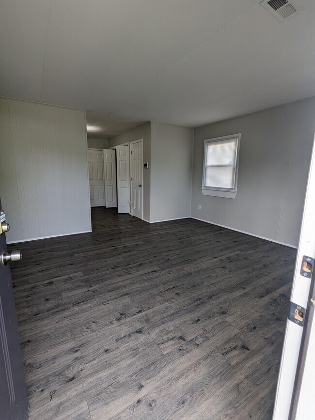 Building Photo - 1821 Moger Dr