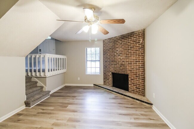 Building Photo - 5545 Rock Springs Rd