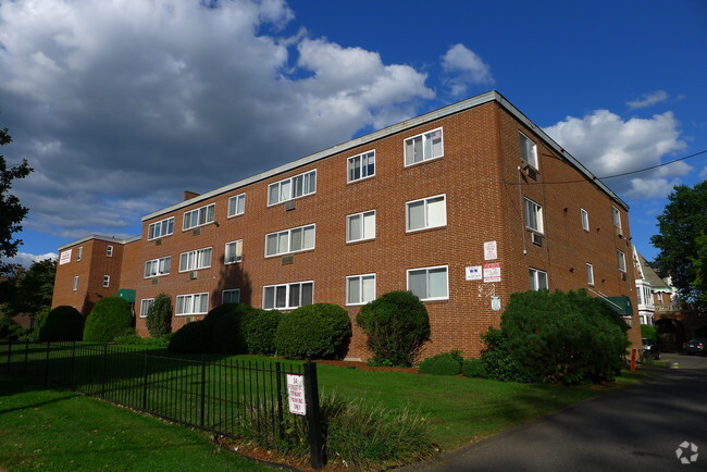 Building Photo - Carriage Place West End