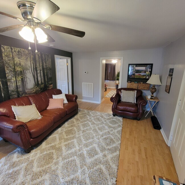 Building Photo - 557 George Hollands Ln