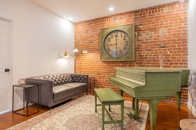 Building Photo - 4107 R. Saint-Denis