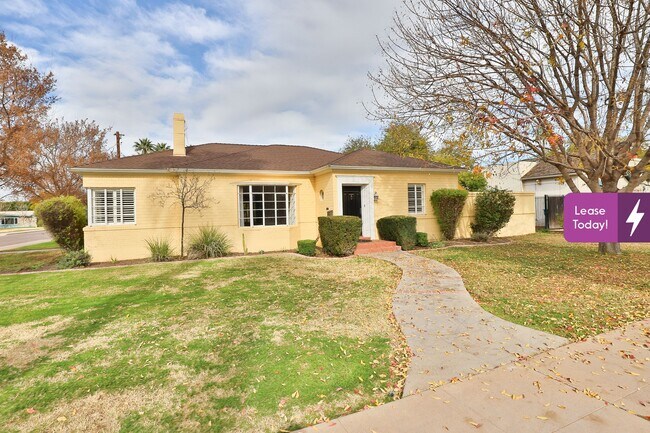 Building Photo - 732 W Palm Ln