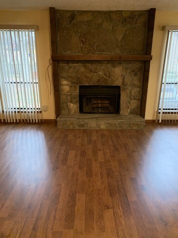 Building Photo - 8228 Park Ridge Dr