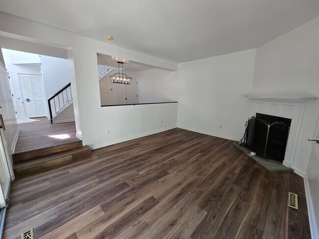 Building Photo - 103 Spinnaker Way
