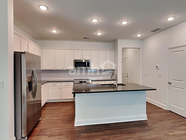 Foto del edificio - 138 Spruce Cir