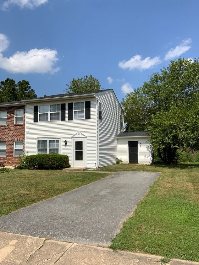 Primary Photo - 1540 Manor Blvd