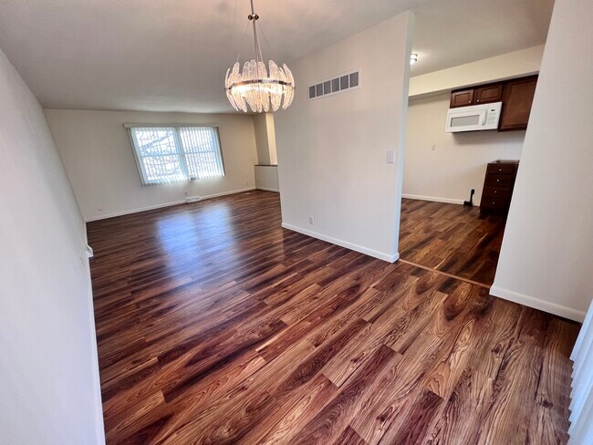 Dining - 2706 S 1st St