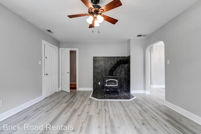 Foto del edificio - 3 br, 2 bath House - 5930 Newbys Bridge Rd