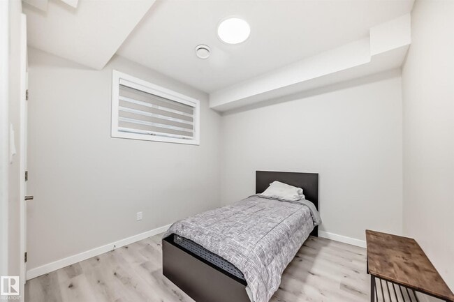 Building Photo - 6536 Chappelle Vis S W