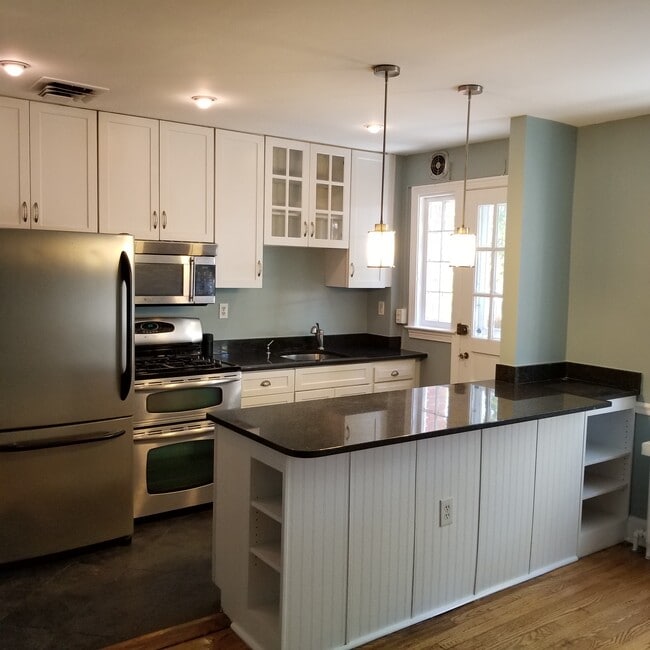 Kitchen - 2226 Observatory Plz NW
