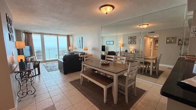 Foto del edificio - 7205 Thomas Dr